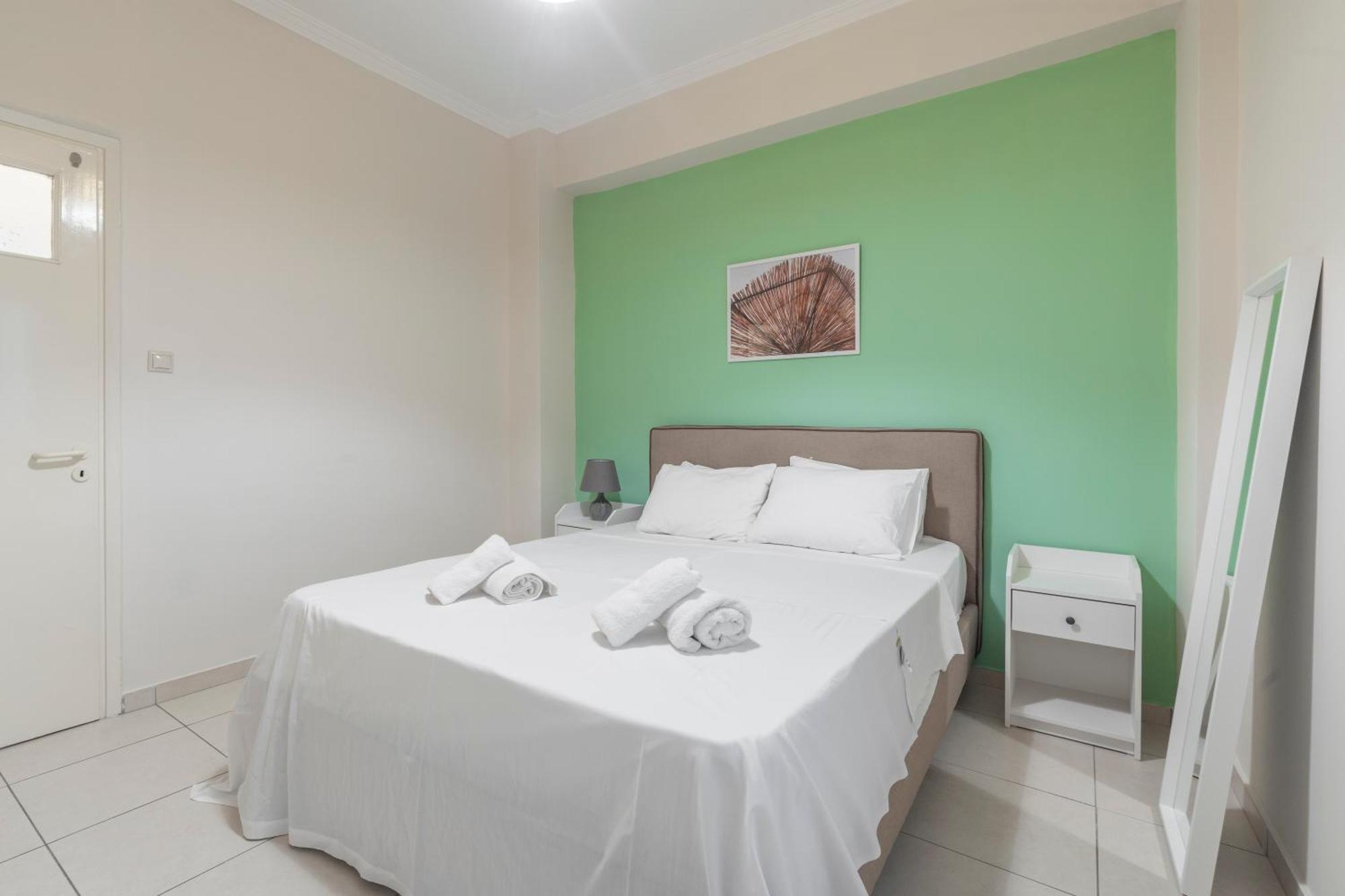 Casa Vibrant - Colorful 2br With Balcony In Koukaki *